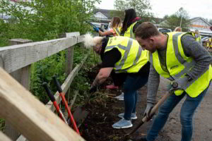 Groundwork-volunteers-working-in-Northwich